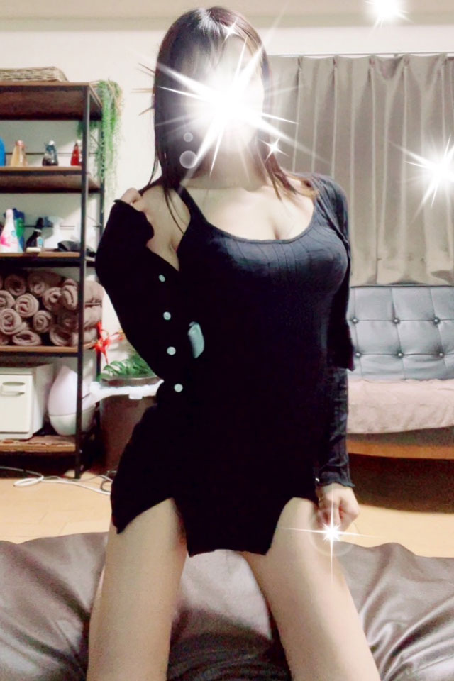 春妃にこ（26歳）